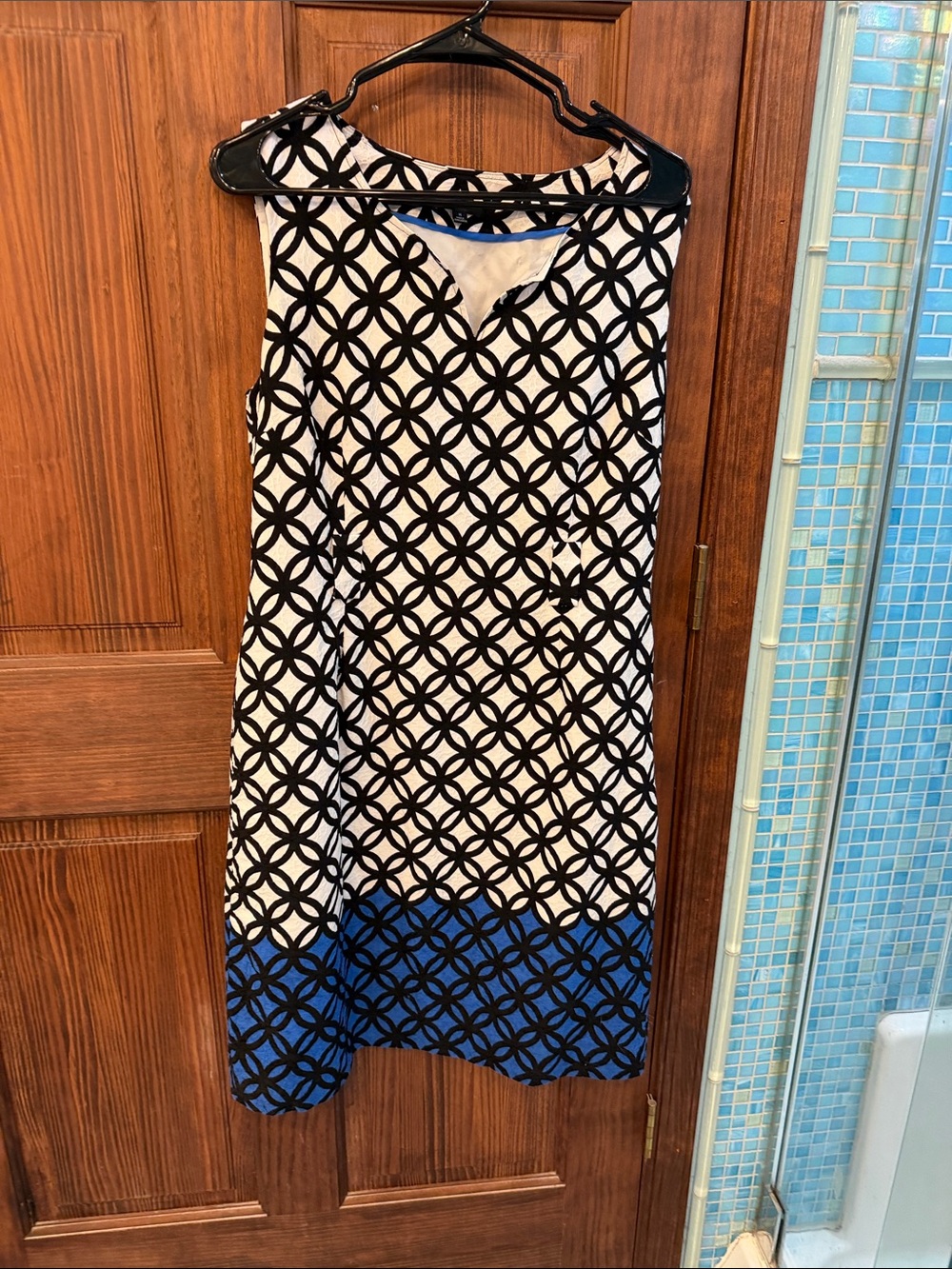 Jones New York  Black & White Geometric Shift Dress with Blue Hem Acce